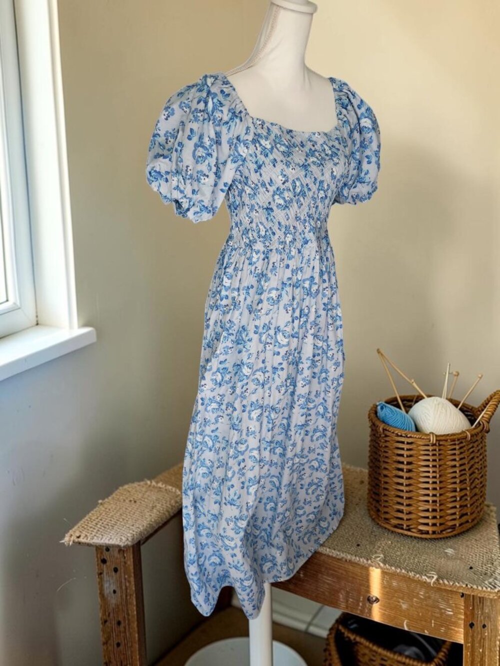 💙 Simply Southern Blue Floral Smocked Maxi Dress Large NWT 💙 - Picture 4 of 12